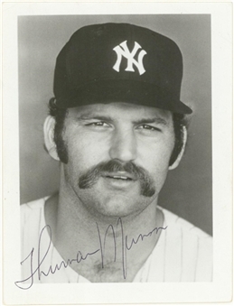 Thurman Munson Autographed New York Yankees B&W 3.5x5 Photo (Beckett)